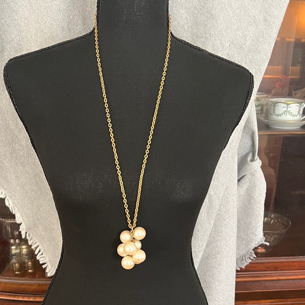 Elegant Gold Pearl Cluster Necklace